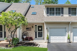 17 Maria Ct, Holmdel, NJ 07733