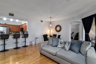 15880 SW 3rd Ct Unit 1015, Pembroke Pines, FL 33027