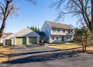 35 Estates Dr, Reading, PA 19606
