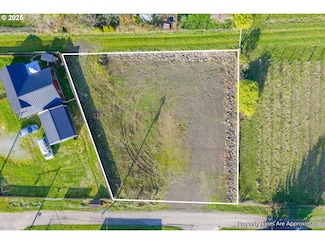 2047 Roseburg Rd, Myrtle Point, OR 97458