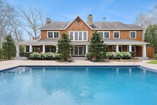 179 Bay Ave E, Hampton Bays, NY 11946