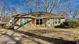 2040 SW Bowman Ct, Topeka, KS 66604