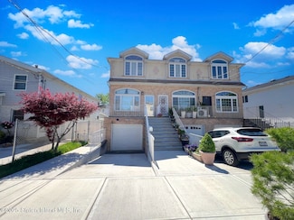 82 Finley Ave, Staten Island, NY 10306