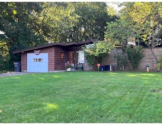 140 W Delaware Ave, Benton Harbor, MI 49022