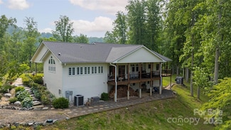 12 Riverview Dr, Bakersville, NC 28705