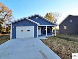 910 E 5th St, Sedalia, MO 65301