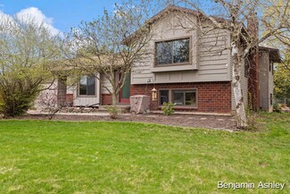 1038 10 Mile Rd NE, Comstock Park, MI 49321