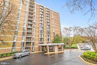 2311 Pimmit Dr Unit 904, Falls Church, VA 22043