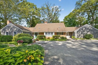 135 Piping Rock Rd, Locust Valley, NY 11560
