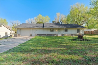 1615 E Lake Park Ln, Mustang, OK 73064