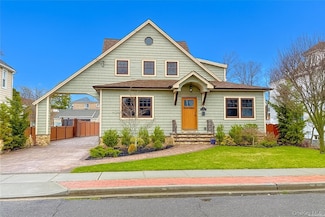 33 Smith St Unit 2, Rockville Centre, NY 11570