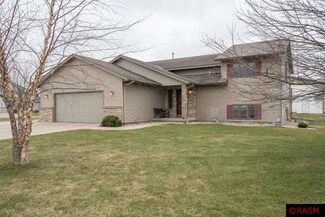 10 10 Winslow Cir, St. Clair, MN 56080