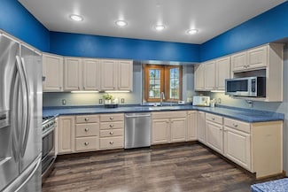 900 S 3rd St, Albion, NE 68620