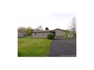 1313 W Kenwood Dr, Austin, IN 47102