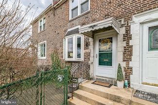 360 Westmont Dr, Darby, PA 19023