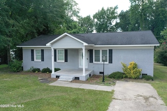510 Village St, Bladenboro, NC 28320