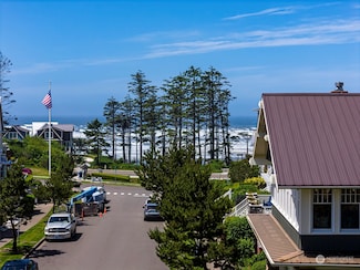 71 Campfire Ln, Pacific Beach, WA 98571