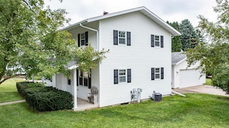 206 E South St, Weyauwega, WI 54983
