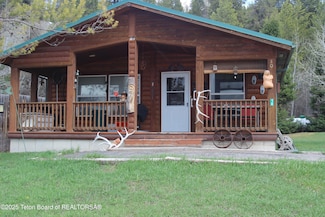 10 Foothill Blvd, Alpine, WY 83128