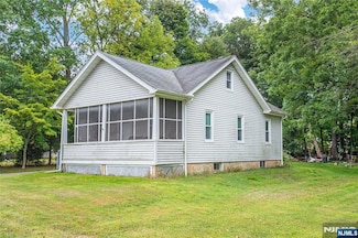 52 S 2nd Ave, Mine Hill, NJ 07803