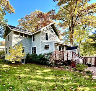 52 Underwood Rd, Falmouth, ME 04105