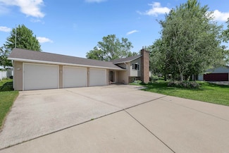 358 Meadow Ln, Juneau, WI 53039