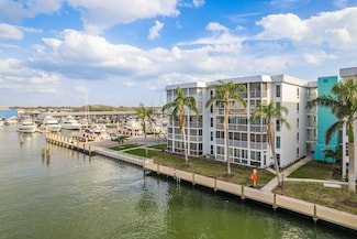 4904 38th Way S Unit 316, Saint Petersburg, FL 33711