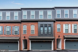 1352 Station House Ln, Mechanicsburg, PA 17055