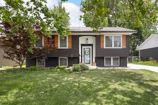 6234 Eastview Ave SW, Cedar Rapids, IA 52404