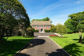 15 Pound Hollow Rd, Glen Head, NY 11545