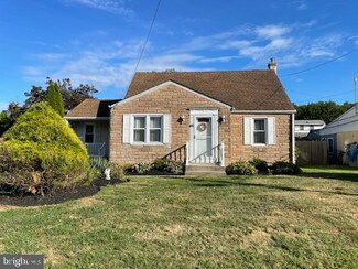46 Moon Dr, Levittown, PA 19054