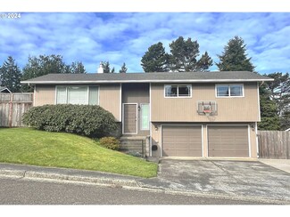 1289 Ford Ln, North Bend, OR 97459