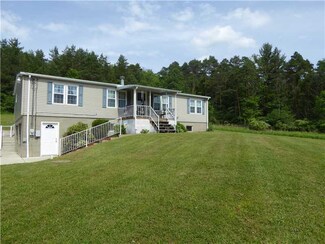 126 Newell Ln, Leechburg, PA 15656