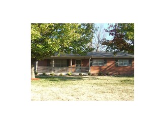 1023 Meadowbrook Rd W, Iola, KS 66749