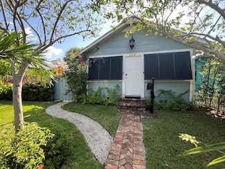 220 S L St, Lake Worth, FL 33460