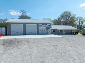 1744 Oklahoma Ave, Trenton, MO 64683