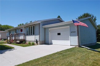 2709 Charles St, Perry, IA 50220