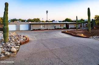 1555 W San Lucas Dr, Tucson, AZ 85704