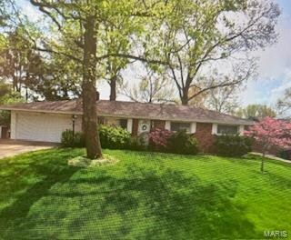 6 Fircrest Ln, Fenton, MO 63026