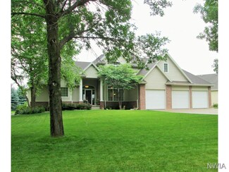 705 E Saint Andrews Cir, Dakota Dunes, SD 57049