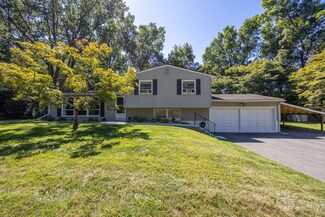 11 Riverside Dr, Meriden, CT 06451