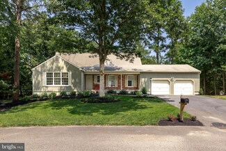 8 Cochise Cir, Medford, NJ 08055