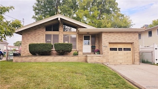 8040 W Rivershore Dr, Niagara Falls, NY 14304