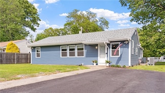 21 Meadowrue Trail, Saunderstown, RI 02874