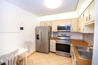 130 S Shore Dr Unit 2F, Miami Beach, FL 33141