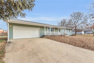 542 S Hayes St, Garnett, KS 66032