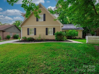 7521 Surreywood Place, Charlotte, NC 28270