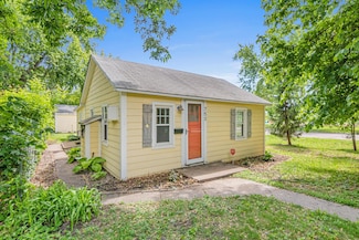753 8th Ave S, Hopkins, MN 55343