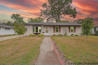1456 Greenwich Rd, Muskegon, MI 49441