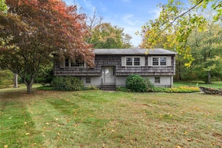 558 Treat Ln, Orange, CT 06477